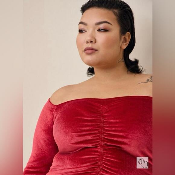 Torrid Stretch Velvet Shirred Front Off The Shoulder Top Red Plus Sz 1X Vampire - Picture 3 of 14